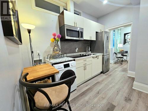 454 Gerrard Street E, Toronto (Cabbagetown-South St. James Town), ON - Indoor Photo Showing Kitchen