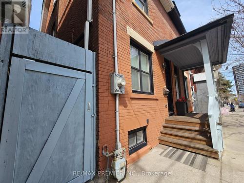 454 Gerrard Street E, Toronto (Cabbagetown-South St. James Town), ON - Outdoor