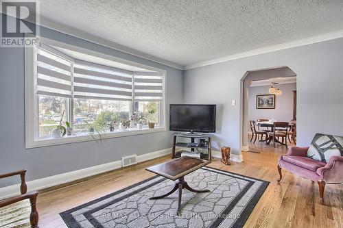 165 Ellesmere Road, Toronto, ON - Indoor Photo Showing Living Room