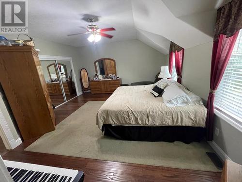 94 Chase Road, Christina Lake, BC - Indoor Photo Showing Bedroom