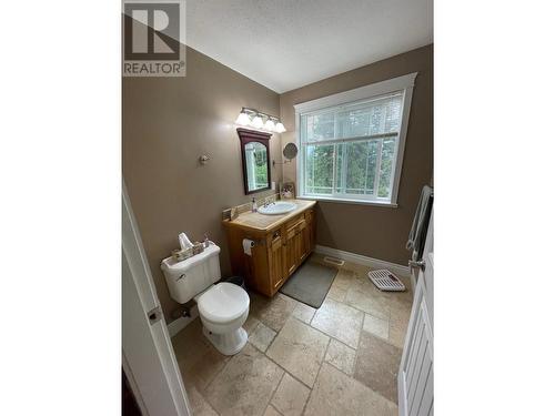 94 Chase Road, Christina Lake, BC - Indoor Photo Showing Bathroom