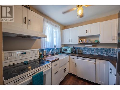 2250 Baskin Street Unit# 18 Lot# 18, Penticton, BC - Indoor Photo Showing Kitchen