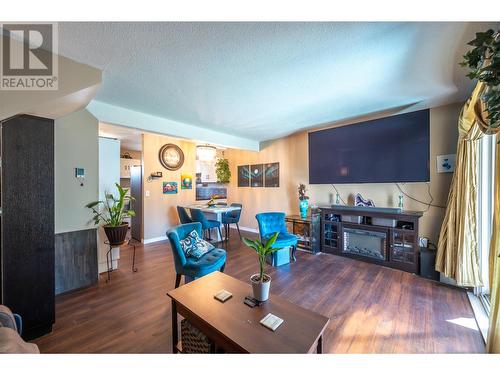 2250 Baskin Street Unit# 18 Lot# 18, Penticton, BC - Indoor Photo Showing Living Room