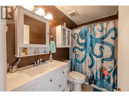 2250 Baskin Street Unit# 18 Lot# 18, Penticton, BC - Indoor Photo Showing Bathroom