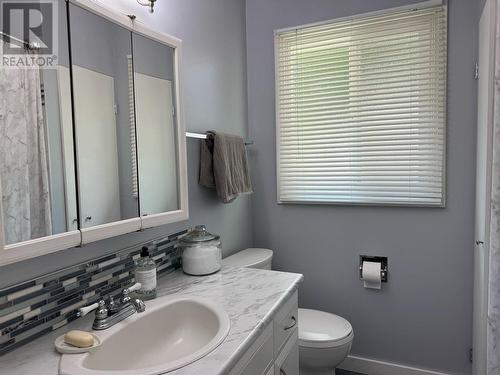 871 3 Avenue Ne, Salmon Arm, BC - Indoor Photo Showing Bathroom