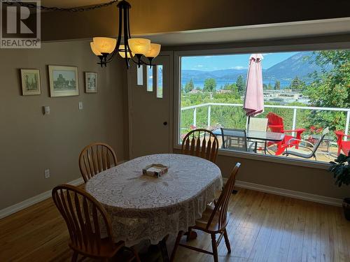 871 3 Avenue Ne, Salmon Arm, BC - Indoor Photo Showing Dining Room