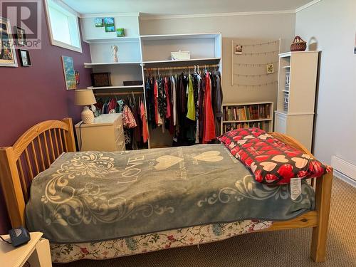 871 3 Avenue Ne, Salmon Arm, BC - Indoor Photo Showing Bedroom