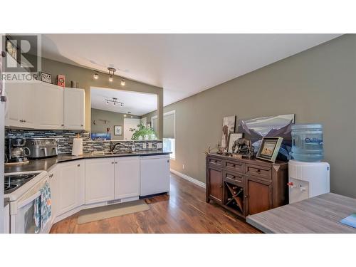 2550 Hollywood Road N Unit# 149, Kelowna, BC - Indoor Photo Showing Kitchen