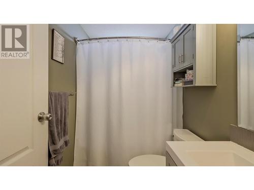 2550 Hollywood Road N Unit# 149, Kelowna, BC - Indoor Photo Showing Bathroom