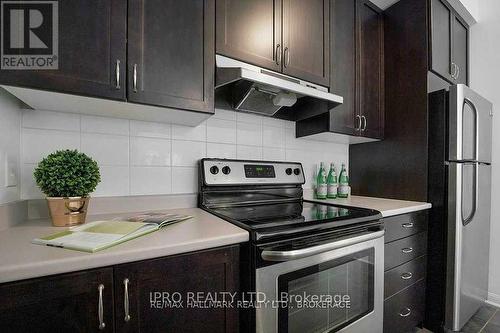 111 - 2891 Rio Court, Mississauga (Central Erin Mills), ON - Indoor Photo Showing Kitchen