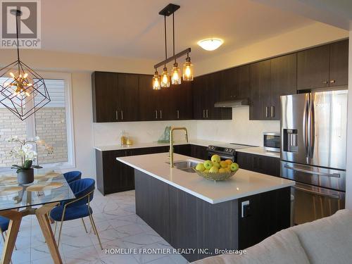 135 Cuesta Heights, Hamilton (Stoney Creek Mountain), ON - Indoor Photo Showing Kitchen