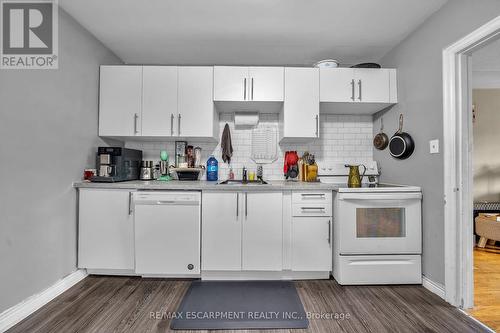 120 Cameron Avenue S, Hamilton (Bartonville), ON - Indoor Photo Showing Kitchen