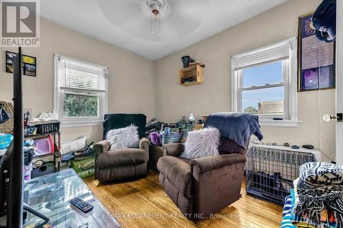 120 Cameron Avenue S, Hamilton (Bartonville), ON - Indoor Photo Showing Living Room