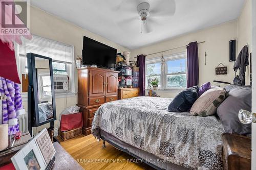 120 Cameron Avenue S, Hamilton (Bartonville), ON - Indoor Photo Showing Bedroom