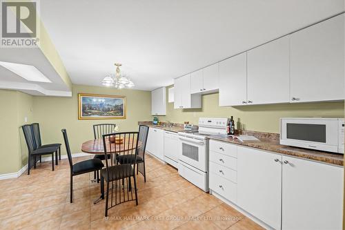 39 Lord Sydenham Court, Toronto, ON - Indoor Photo Showing Kitchen