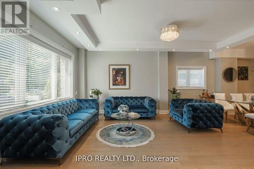 28 Innisdale Drive, Toronto (Wexford-Maryvale), ON - Indoor Photo Showing Living Room