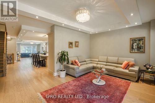 28 Innisdale Drive, Toronto (Wexford-Maryvale), ON - Indoor Photo Showing Living Room