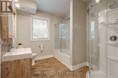 28 Innisdale Drive, Toronto (Wexford-Maryvale), ON - Indoor Photo Showing Bathroom