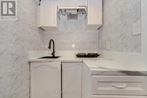 88 Sundridge Street, Brampton (Snelgrove), ON - Indoor Photo Showing Kitchen