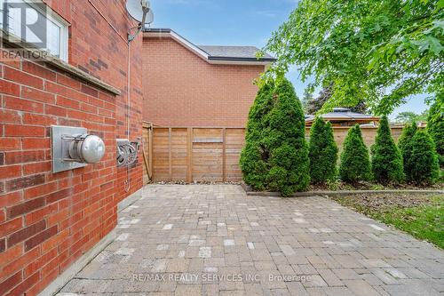 88 Sundridge Street, Brampton (Snelgrove), ON - Outdoor With Exterior