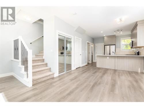 734 Kinnear Avenue Unit# 3, Kelowna, BC - Indoor Photo Showing Kitchen