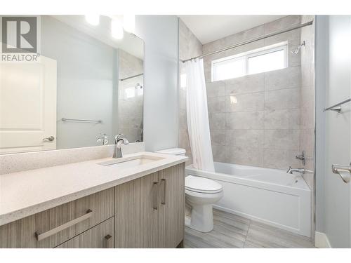 734 Kinnear Avenue Unit# 3, Kelowna, BC - Indoor Photo Showing Bathroom