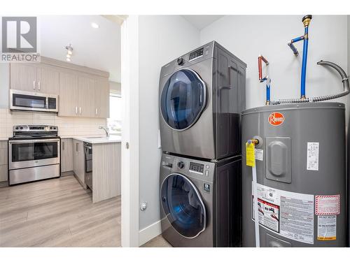 734 Kinnear Avenue Unit# 3, Kelowna, BC - Indoor Photo Showing Laundry Room