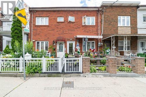 13 Rolyat Street, Toronto (Trinity-Bellwoods), ON - Outdoor With Facade