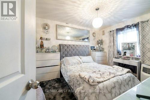 13 Rolyat Street, Toronto (Trinity-Bellwoods), ON - Indoor Photo Showing Bedroom