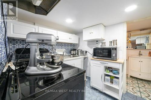 13 Rolyat Street, Toronto (Trinity-Bellwoods), ON - Indoor Photo Showing Kitchen