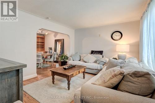 18 Aylesford Drive, Toronto, ON - Indoor Photo Showing Living Room