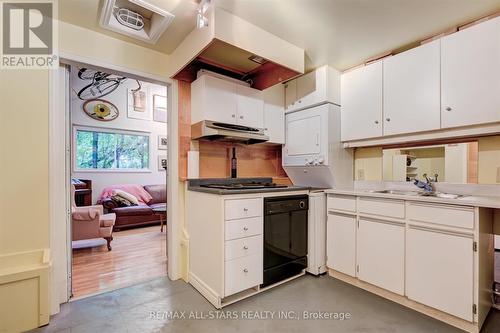 18 Aylesford Drive, Toronto, ON - Indoor Photo Showing Kitchen