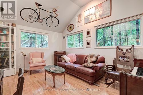 18 Aylesford Drive, Toronto, ON - Indoor Photo Showing Living Room