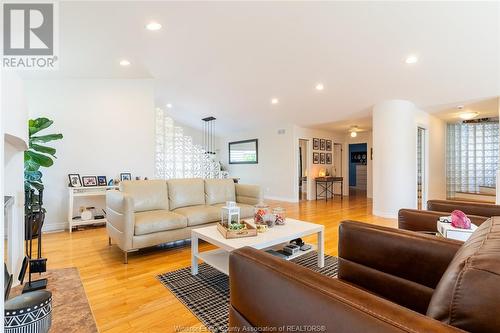 201 Gignac Crescent, Lasalle, ON - Indoor Photo Showing Living Room