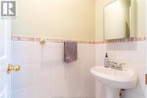 201 Gignac Crescent, Lasalle, ON - Indoor Photo Showing Bathroom