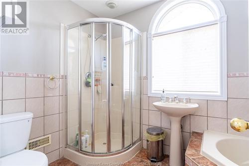 201 Gignac Crescent, Lasalle, ON - Indoor Photo Showing Bathroom