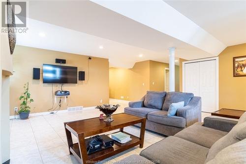 201 Gignac Crescent, Lasalle, ON - Indoor Photo Showing Living Room