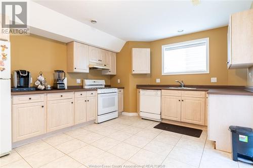 201 Gignac Crescent, Lasalle, ON - Indoor Photo Showing Kitchen