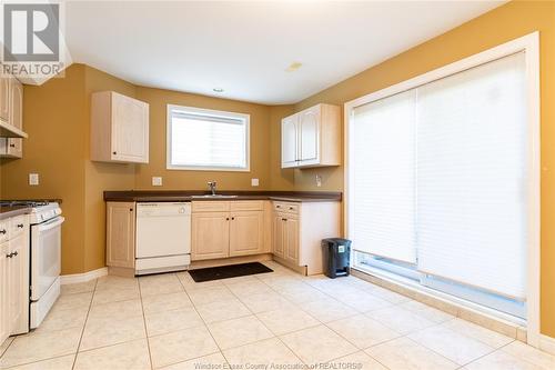 201 Gignac Crescent, Lasalle, ON - Indoor Photo Showing Kitchen