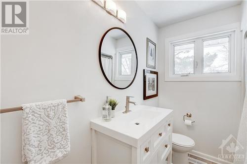 2160 Monteith Street, Ottawa, ON - Indoor Photo Showing Bathroom