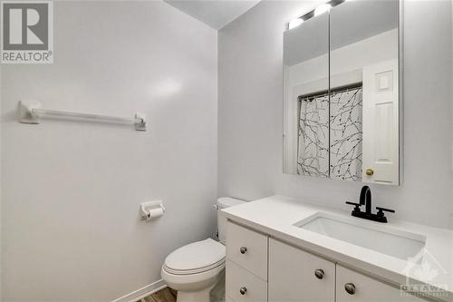 24 Maclean Street, Ottawa, ON - Indoor Photo Showing Bathroom