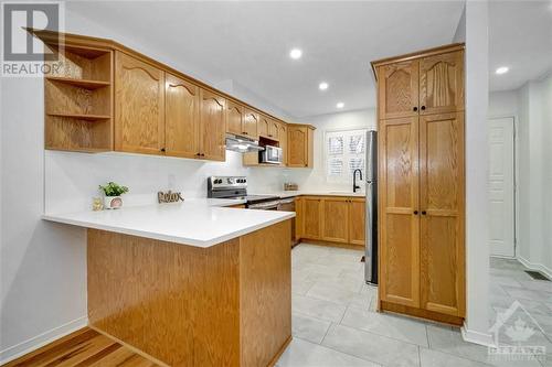 24 Maclean Street, Ottawa, ON - Indoor Photo Showing Kitchen