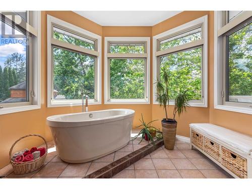 3761 Mcculloch Road, Kelowna, BC - Indoor Photo Showing Bathroom