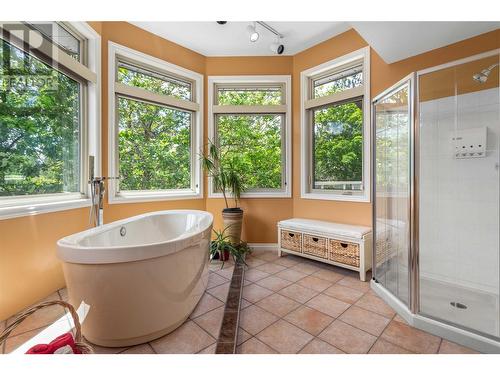 3761 Mcculloch Road, Kelowna, BC - Indoor Photo Showing Bathroom