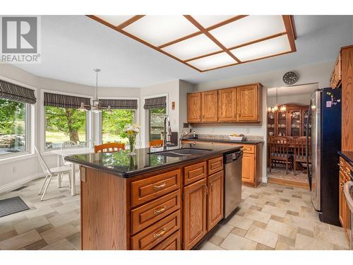 3761 Mcculloch Road, Kelowna, BC - Indoor Photo Showing Kitchen With Double Sink