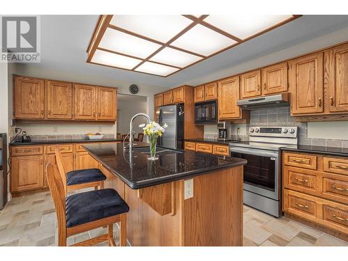 3761 Mcculloch Road, Kelowna, BC - Indoor Photo Showing Kitchen