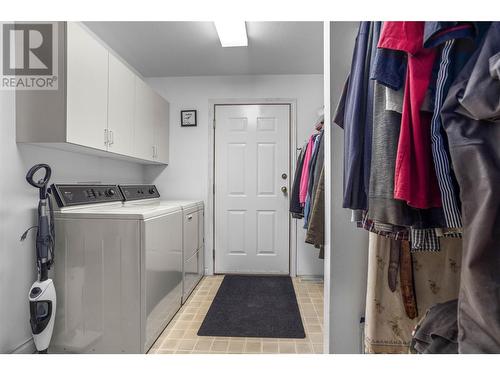 3761 Mcculloch Road, Kelowna, BC - Indoor Photo Showing Laundry Room