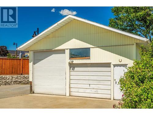 999 Skyline Road, West Kelowna, BC - Outdoor With Exterior