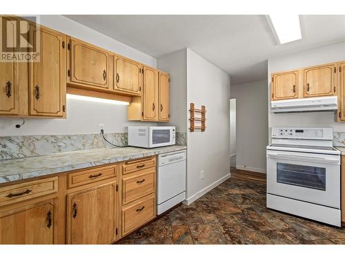 999 Skyline Road, West Kelowna, BC - Indoor Photo Showing Kitchen