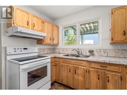 999 Skyline Road, West Kelowna, BC - Indoor Photo Showing Kitchen With Double Sink